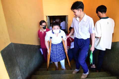 Sáng nay thi tốt nghiệp môn văn: Tác phẩm nào sẽ vào đề thi? - Ảnh 26. Sáng nay thi tốt nghiệp môn văn: Tác phẩm nào sẽ vào đề thi? - Ảnh 26.