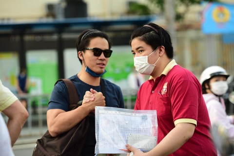 Sáng nay thi tốt nghiệp môn văn: Tác phẩm nào sẽ vào đề thi? - Ảnh 23. Sáng nay thi tốt nghiệp môn văn: Tác phẩm nào sẽ vào đề thi? - Ảnh 23.