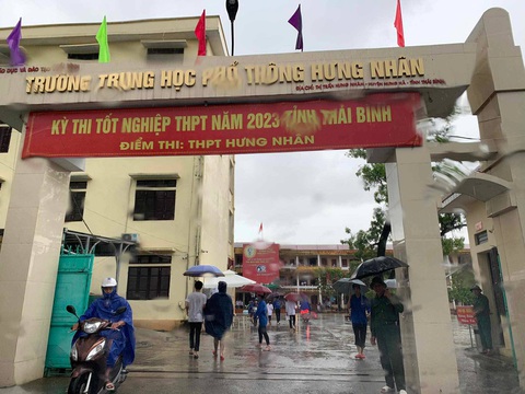 Sáng nay thi tốt nghiệp môn văn: Tác phẩm nào sẽ vào đề thi? - Ảnh 9. Sáng nay thi tốt nghiệp môn văn: Tác phẩm nào sẽ vào đề thi? - Ảnh 9.