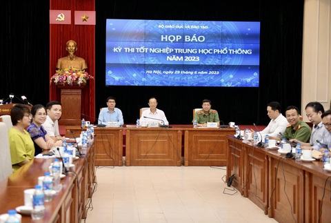 Họp báo thi tốt nghiệp: Chưa phát hiện bên ngoài giải đề gửi vào phòng thi - Ảnh 4. Họp báo thi tốt nghiệp: Chưa phát hiện bên ngoài giải đề gửi vào phòng thi - Ảnh 4.