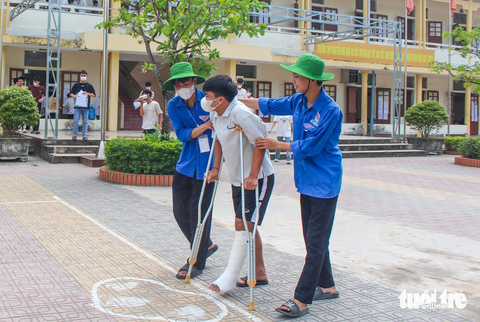 Những thí sinh đặc biệt trong mùa thi tốt nghiệp - Ảnh 3. Những thí sinh đặc biệt trong mùa thi tốt nghiệp - Ảnh 3.