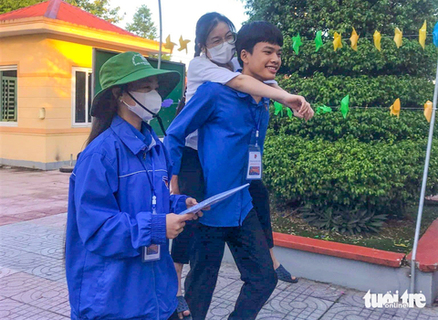 Những thí sinh đặc biệt trong mùa thi tốt nghiệp - Ảnh 5. Những thí sinh đặc biệt trong mùa thi tốt nghiệp - Ảnh 5.