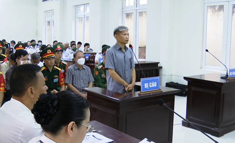Cựu tư lệnh cảnh sát biển Nguyễn Văn Sơn lãnh 16 năm tù - Ảnh 1. Cựu tư lệnh cảnh sát biển Nguyễn Văn Sơn lãnh 16 năm tù - Ảnh 1.