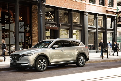 Giảm 50% lệ phí trước bạ, khách hàng được hưởng ưu đãi kép khi mua xe - Ảnh 2. Mẫu xe Mazda CX-8 với nhiều màu mới cũng được áp dụng các ưu đãi kép theo chính sách giảm 50% lệ phí trước bạ