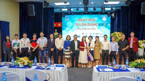 Kết nối doanh nghiệp - mở rộng cơ hội việc làm cho sinh viên - Ảnh 1. Kết nối doanh nghiệp - mở rộng cơ hội việc làm cho sinh viên - Ảnh 1.
