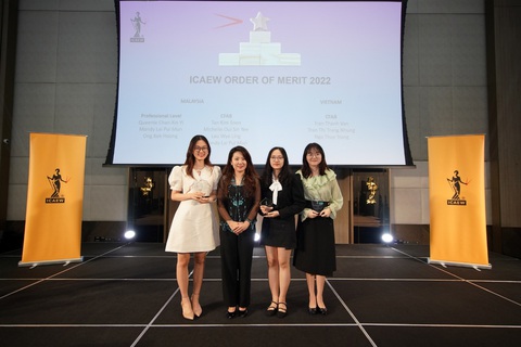 3 nữ sinh trường Đại học Kinh tế quốc dân được ICAEW vinh danh toàn cầu - Ảnh 1. 3 nữ sinh trường Đại học Kinh tế quốc dân được ICAEW vinh danh toàn cầu - Ảnh 1.