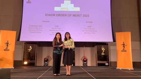 3 nữ sinh trường Đại học Kinh tế quốc dân được ICAEW vinh danh toàn cầu - Ảnh 2. 3 nữ sinh trường Đại học Kinh tế quốc dân được ICAEW vinh danh toàn cầu - Ảnh 2.