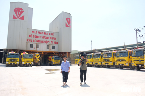 Người dân Hà Nội vạ vật do mất điện trong nắng nóng - Ảnh 4. Người dân Hà Nội vạ vật do mất điện trong nắng nóng - Ảnh 4.