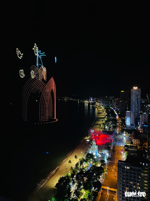 Công nghệ drone light vẽ hình ánh sáng trên bầu trời đêm Nha Trang ra sao? - Ảnh 2. Công nghệ drone light vẽ hình ánh sáng trên bầu trời đêm Nha Trang ra sao? - Ảnh 2.