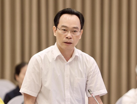 Hai thứ trưởng trả lời về thiếu sách giáo khoa, thiếu thuốc - Ảnh 1. Hai thứ trưởng trả lời về thiếu sách giáo khoa, thiếu thuốc - Ảnh 1.