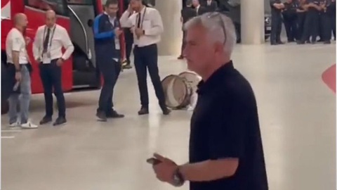 Jose Mourinho bị điều tra vì chửi trọng tài là nỗi ô nhục - Ảnh 3. Jose Mourinho bị điều tra vì chửi trọng tài là nỗi ô nhục - Ảnh 3.