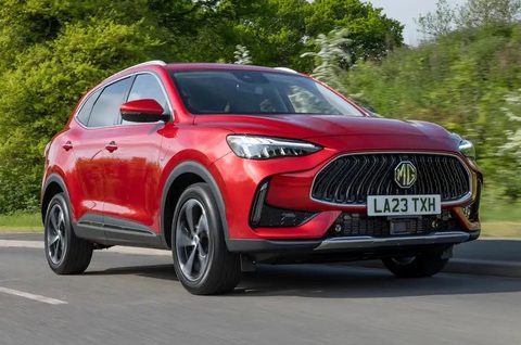 Hàng loạt xe sắp ra mắt Việt Nam cuối năm: Có mẫu kỳ vọng trở thành 'Xpander thứ hai' - Ảnh 9. MG HS mới đã từng lộ hình ảnh ở ngoài cảng. Mẫu xe này cũng đã xuất hiện tại trung tâm kiểm định khí thải nên nhiều khả năng sẽ xuất hiện sớm. So với bản cũ từng bán ở Việt Nam, HS lần này là bản nâng cấp giữa vòng đời. Xe có một chút thay đổi ở thiết kế ngoại thất. Các trang bị tiện nghi và công nghệ không có nhiều đổi mới. Hiện chưa rõ bản bán tại Việt Nam có tùy chọn hybrid như tại Thái Lan hay không - Ảnh: MG