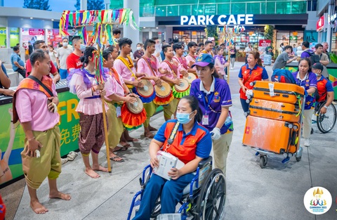 Các VĐV Việt Nam được tiếp đón nồng hậu tại Campuchia - Ảnh: TNV Các VĐV Việt Nam được tiếp đón nồng hậu tại Campuchia - Ảnh: TNV