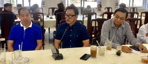 Toàn bộ lãnh đạo Sóc Trăng cà phê sáng nghe doanh nghiệp phàn nàn bị đăng kiểm làm khổ - Ảnh 1. Toàn bộ lãnh đạo Sóc Trăng cà phê sáng nghe doanh nghiệp phàn nàn bị đăng kiểm làm khổ - Ảnh 1.
