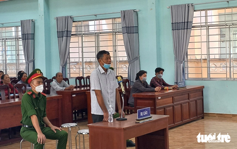 Tài xế lái xe ben tông công an lãnh 6 tháng tù - Ảnh 1. Tài xế lái xe ben tông công an lãnh 6 tháng tù - Ảnh 1.