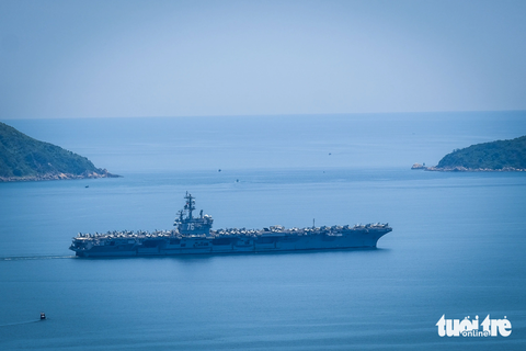 Tàu sân bay USS Ronald Reagan rời Đà Nẵng - Ảnh 4. Tàu sân bay USS Ronald Reagan rời Đà Nẵng - Ảnh 4.
