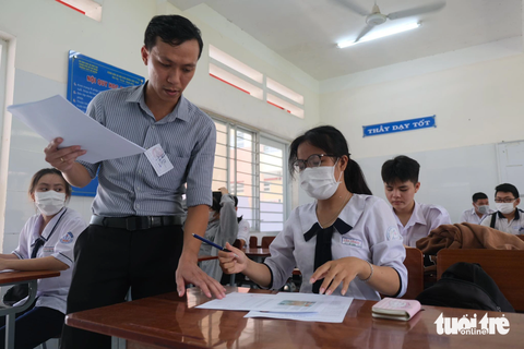 Câu hỏi tìm lỗi sai trong đề thi tiếng Anh tốt nghiệp THPT bị thấy sai sai - Ảnh 3. Câu hỏi tìm lỗi sai trong đề thi tiếng Anh tốt nghiệp THPT bị thấy sai sai - Ảnh 3.