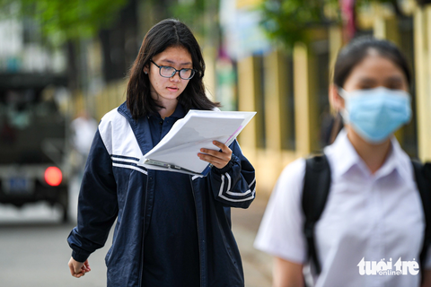 Hà Nội công bố điểm thi vào lớp 10 năm học 2023-2024 - Ảnh 1. Hà Nội công bố điểm thi vào lớp 10 năm học 2023-2024 - Ảnh 1.