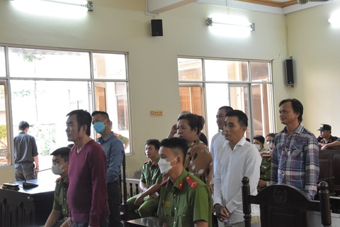 Đâm chủ quán karaoke trên bàn nhậu, đại ca giang hồ lãnh 10 năm tù - Ảnh 1. Đâm chủ quán karaoke trên bàn nhậu, đại ca giang hồ lãnh 10 năm tù - Ảnh 1.