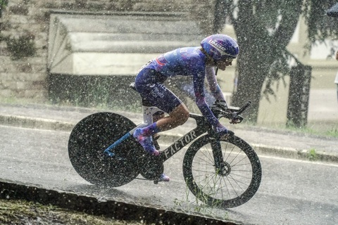 Nguyễn Thị Thật chưa thể thi đấu ở Giro d’Italia Donne 2023 - Ảnh 1. Nguyễn Thị Thật chưa thể thi đấu ở Giro d’Italia Donne 2023 - Ảnh 1.