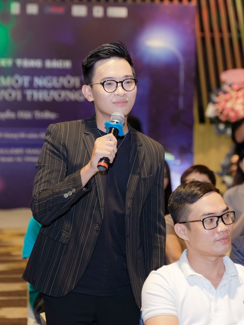 Trình Mỹ Duyên, Trà Ngọc Hằng khác lạ mừng én bạc Hải Triều ra mắt sách - Ảnh 6. Trình Mỹ Duyên, Trà Ngọc Hằng khác lạ mừng én bạc Hải Triều ra mắt sách - Ảnh 6.