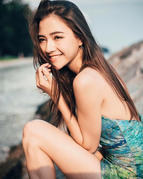 Nhan sắc mỹ nhân lai Tây đảm nhận vai Đát Kỷ gây tranh cãi - Ảnh 8. Nhan sắc mỹ nhân lai Tây đảm nhận vai Đát Kỷ gây tranh cãi - Ảnh 8.