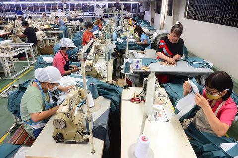Công nhân dệt may làm việc tại Công ty TNHH Việt Thắng Jean, TP. Thủ Đức, TP.HCM - Ảnh: QUANG ĐỊNH Đời sống nhiều công nhân vẫn còn khó khăn - Ảnh: QUANG ĐỊNH