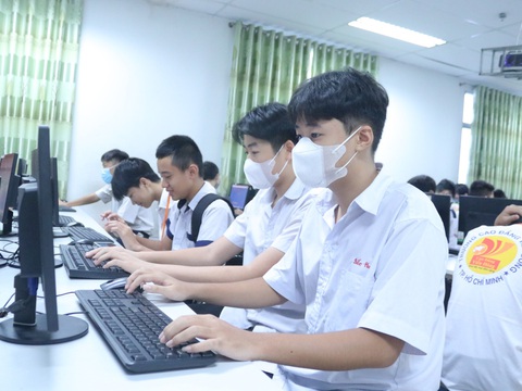 UBND TP.HCM kiến nghị giải quyết vướng mắc giáo dục nghề nghiệp - Ảnh 1. UBND TP.HCM kiến nghị giải quyết vướng mắc giáo dục nghề nghiệp - Ảnh 1.