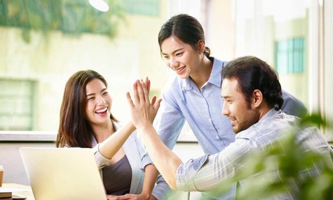 Team Leader là gì? Tố chất, kỹ năng cần có của một team leader (Phần 2) - Ảnh 3. Leader luôn sẵn sàng hỗ trợ, giúp đỡ các thành viên trong quá trình làm việc - Ảnh: Internet