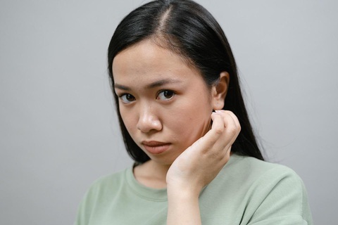 Cách nữ giới tạo ảnh hưởng nơi văn phòng - Ảnh 2. ‘Bằng mặt không bằng lòng’ không phải cách giải quyết hiệu quả - Ảnh: Pexels