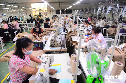 Công nhân dệt may làm việc tại Công ty TNHH Việt Thắng Jean, TP Thủ Đức - Ảnh: QUANG ĐỊNH Công nhân dệt may làm việc tại Công ty TNHH Việt Thắng Jean, TP Thủ Đức - Ảnh: QUANG ĐỊNH