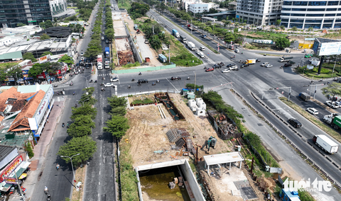 Công trình hầm chui Nguyễn Văn Linh - Nguyễn Hữu Thọ được khởi công từ tháng 4-2020 - Ảnh: CHÂU TUẤN Công trình hầm chui Nguyễn Văn Linh - Nguyễn Hữu Thọ được khởi công từ tháng 4-2020 - Ảnh: CHÂU TUẤN