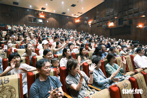 Múa rối nước là đặc sản văn hóa ở Hà Nội với khách nước ngoài - Ảnh 7. Múa rối nước là đặc sản văn hóa ở Hà Nội với khách nước ngoài - Ảnh 7.