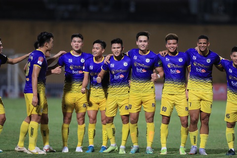 CLB Hà Nội - Nam Định (hiệp 2) 1-0: Tuấn Hải mở tỉ số - Ảnh 1. Cầu thủ CLB Hà Nội ăn mừng bàn mở tỉ số - Ảnh: MINH ĐỨC