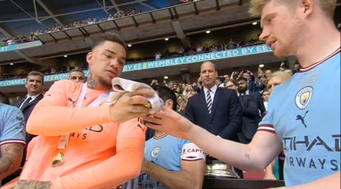 Thủ quân Gundogan của Man City bị thiếu huy chương FA Cup - Ảnh 3. Thủ quân Gundogan của Man City bị thiếu huy chương FA Cup - Ảnh 3.