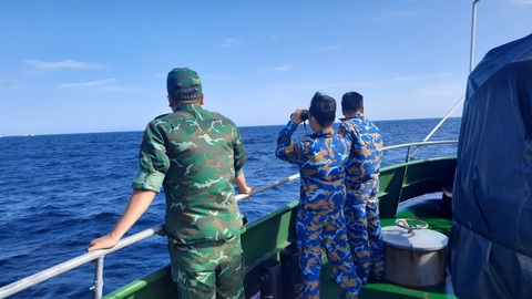Đã tìm thấy thi thể ngư dân gặp nạn ở biển Phú Quý - Ảnh 1. Đã tìm thấy thi thể ngư dân gặp nạn ở biển Phú Quý - Ảnh 1.