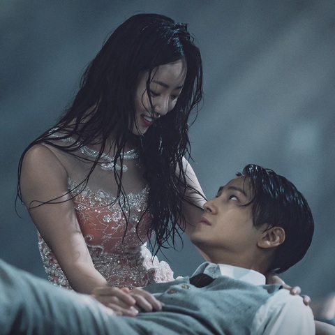 6 nàng tiên cá gây sốt, mợ chảnh Jun Ji Hyun đạt vị trí bất ngờ - Ảnh 4. 6 nàng tiên cá gây sốt, mợ chảnh Jun Ji Hyun đạt vị trí bất ngờ - Ảnh 4.