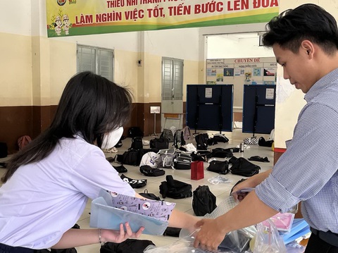 Thi vào lớp 10 ở TP.HCM: Bố trí người ghi bài cho 8 thí sinh bị tai nạn - Ảnh 4. Thi vào lớp 10 ở TP.HCM: Bố trí người ghi bài cho 8 thí sinh bị tai nạn - Ảnh 4.