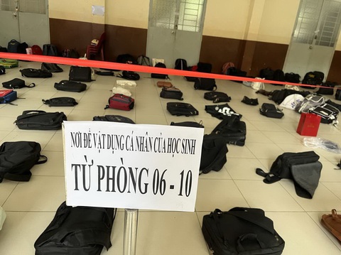 Thi vào lớp 10 ở TP.HCM: Bố trí người ghi bài cho 8 thí sinh bị tai nạn - Ảnh 2. Thi vào lớp 10 ở TP.HCM: Bố trí người ghi bài cho 8 thí sinh bị tai nạn - Ảnh 2.