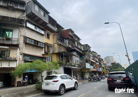 Người dân tự góp kinh phí xây chung cư cũ, lựa chọn nhà đầu tư thế nào? - Ảnh 1. Người dân tự góp kinh phí xây chung cư cũ, lựa chọn nhà đầu tư thế nào? - Ảnh 1.