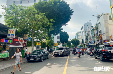 Bỡ ngỡ vì đường một chiều, có người tăng ga bỏ chạy khi được CSGT nhắc - Ảnh 3. Bỡ ngỡ vì đường một chiều, có người tăng ga bỏ chạy khi được CSGT nhắc - Ảnh 3.