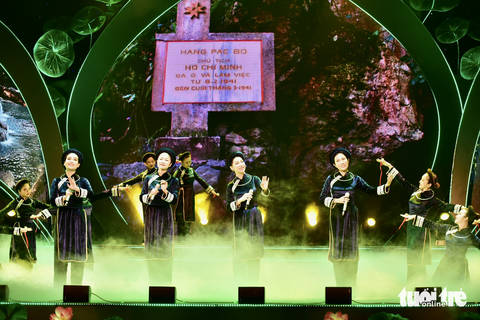 Vang mãi bài ca Hồ Chí Minh - Ảnh 3. Vang mãi bài ca Hồ Chí Minh - Ảnh 3.