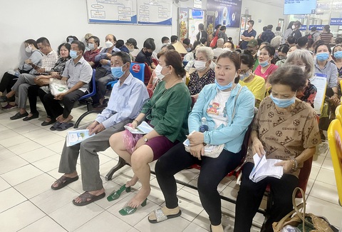 Bệnh nhân chờ khám bệnh tại một bệnh viện ở TP.HCM - Ảnh: T.Dương Bệnh nhân chờ khám bệnh tại một bệnh viện ở TP.HCM - Ảnh: T.Dương