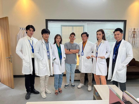 Đạo diễn Good Doctor bản Việt - Danny Đỗ nói gì khi phim bị chê ngập sạn - Ảnh 4. Đạo diễn Good Doctor bản Việt - Danny Đỗ nói gì khi phim bị chê ngập sạn - Ảnh 4.
