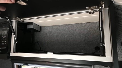 Nhà di động Mercedes-Benz Sprinter đáng kinh ngạc: Giường gắn TV, phòng tắm ẩn bất ngờ - Ảnh 7. Nhà di động Mercedes-Benz Sprinter đáng kinh ngạc: Giường gắn TV, phòng tắm ẩn bất ngờ - Ảnh 7.