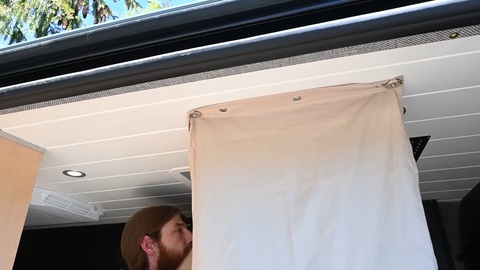 Nhà di động Mercedes-Benz Sprinter đáng kinh ngạc: Giường gắn TV, phòng tắm ẩn bất ngờ - Ảnh 10. Nhà di động Mercedes-Benz Sprinter đáng kinh ngạc: Giường gắn TV, phòng tắm ẩn bất ngờ - Ảnh 10.