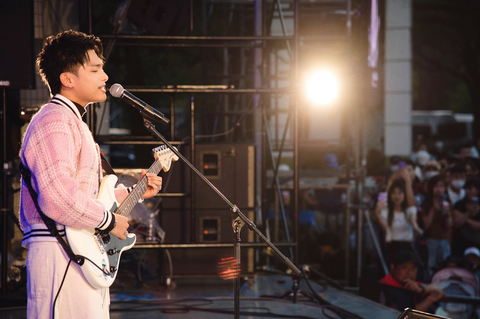 AMEE, GREY D cháy hết mình cùng loạt hit V-pop tại Vietnam Festival ở Tokyo, Nhật Bản - Ảnh 3. AMEE, GREY D cháy hết mình cùng loạt hit V-pop tại Vietnam Festival ở Tokyo, Nhật Bản - Ảnh 3.