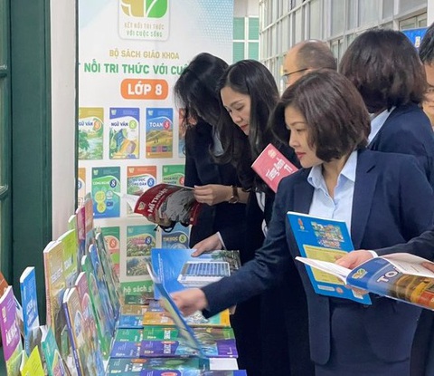 Phát triển thị trường, tập huấn sách giáo khoa, đại biểu nói gần 100 tỉ, bộ trưởng: chỉ hơn 50 tỉ - Ảnh 3. Phát triển thị trường, tập huấn sách giáo khoa, đại biểu nói gần 100 tỉ, bộ trưởng: chỉ hơn 50 tỉ - Ảnh 3.