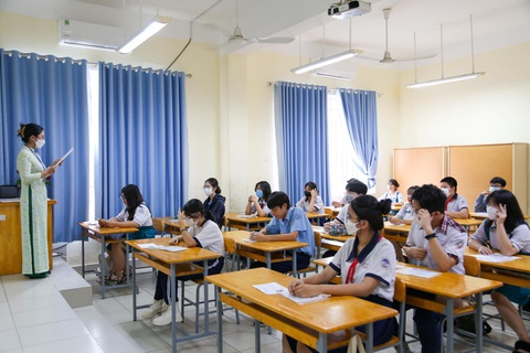 Thí sinh ở điểm thi THCS Đống Đa (quận Bình Thạnh) lắng nghe quy chế dự thi - Ảnh: PHƯƠNG QUYÊN Thí sinh ở điểm thi THCS Đống Đa (quận Bình Thạnh) lắng nghe quy chế dự thi - Ảnh: PHƯƠNG QUYÊN