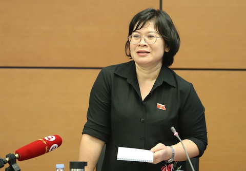 Đại biểu Văn Thị Bạch Tuyết cho rằng không nên đưa ra quy định công nhân, người lao động không thuộc đối tượng chịu thuế thu nhập cá nhân mới được hưởng chính sách mua nhà ở xã hội - Ảnh: Q.P. Đại biểu Văn Thị Bạch Tuyết cho rằng không nên đưa ra quy định công nhân, người lao động không thuộc đối tượng chịu thuế thu nhập cá nhân mới được hưởng chính sách mua nhà ở xã hội - Ảnh: Q.P.